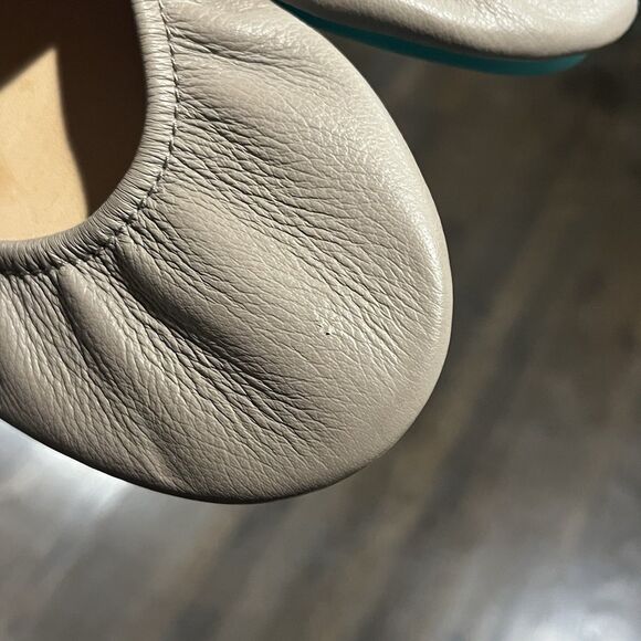 Tieks Ballet Flats Womens 9 Taupe Neutral Leather Slip On Travel Shoes Packable - Picture 4 of 8